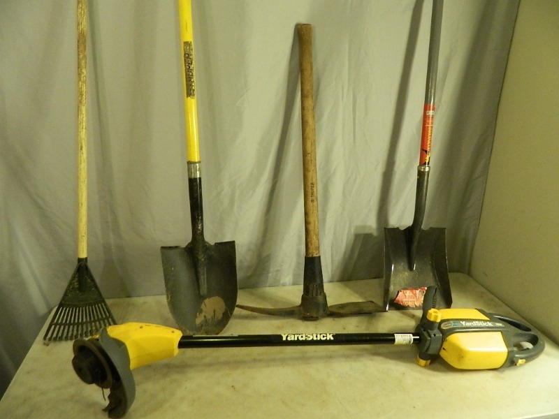 lot 41 image: Long Handle Tools