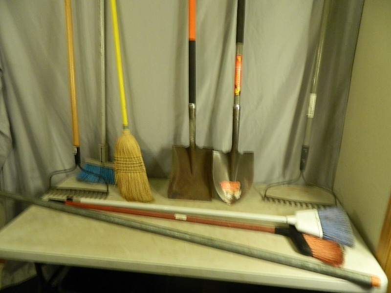 lot 43 image: Long Handle Tools