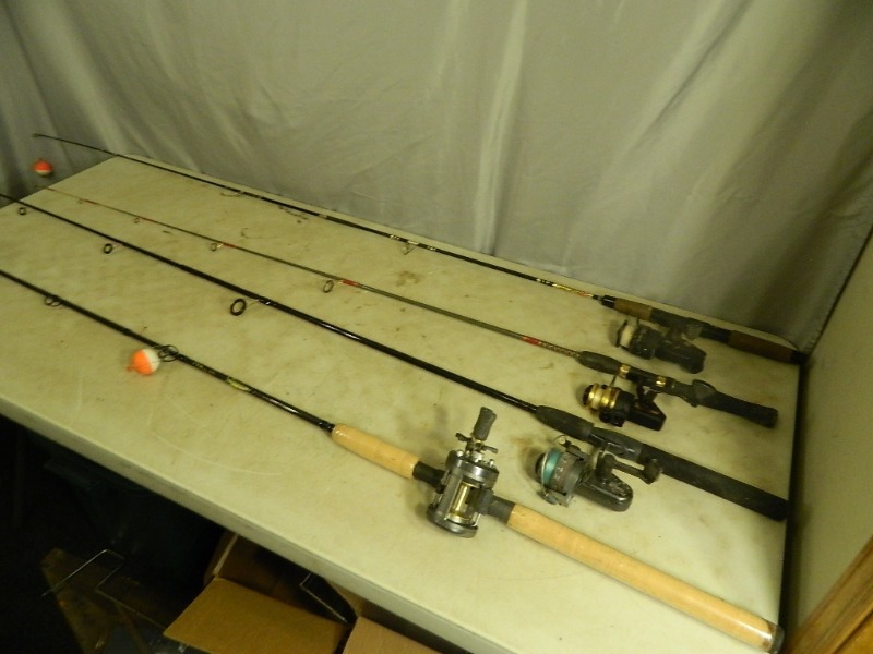 lot 54 image: 4 Fishing Rods and Reels