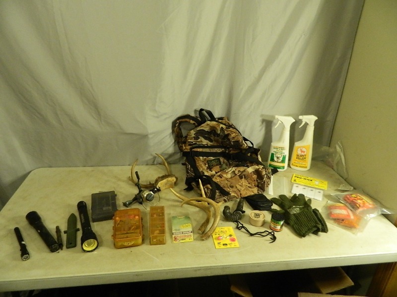 lot 56 image: Hunting and Fishing Items