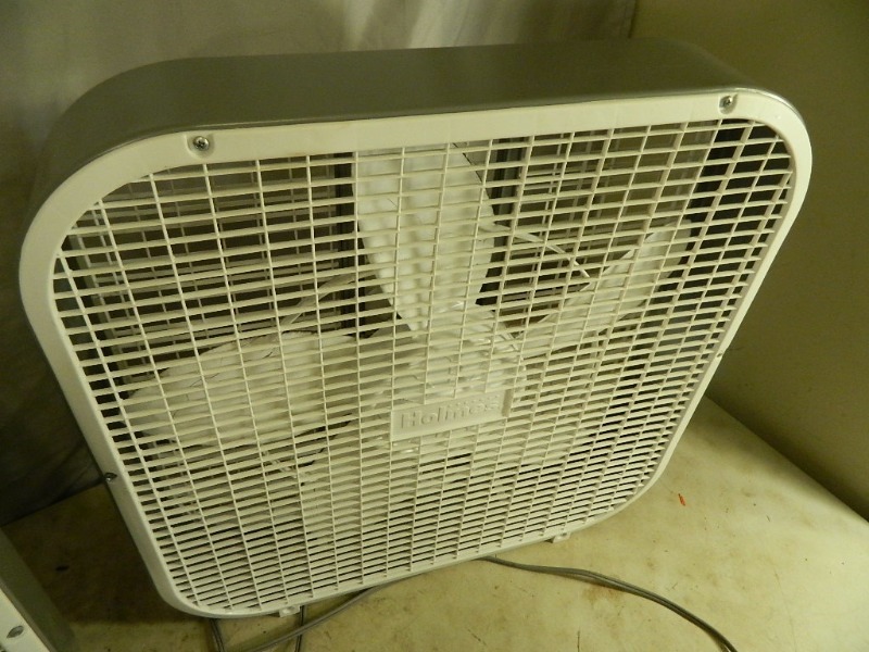 lot 66 image: 2 Box Fans
