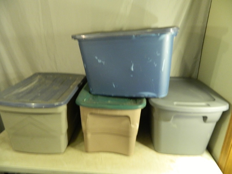 lot 70 image: 4 Totes with Lids