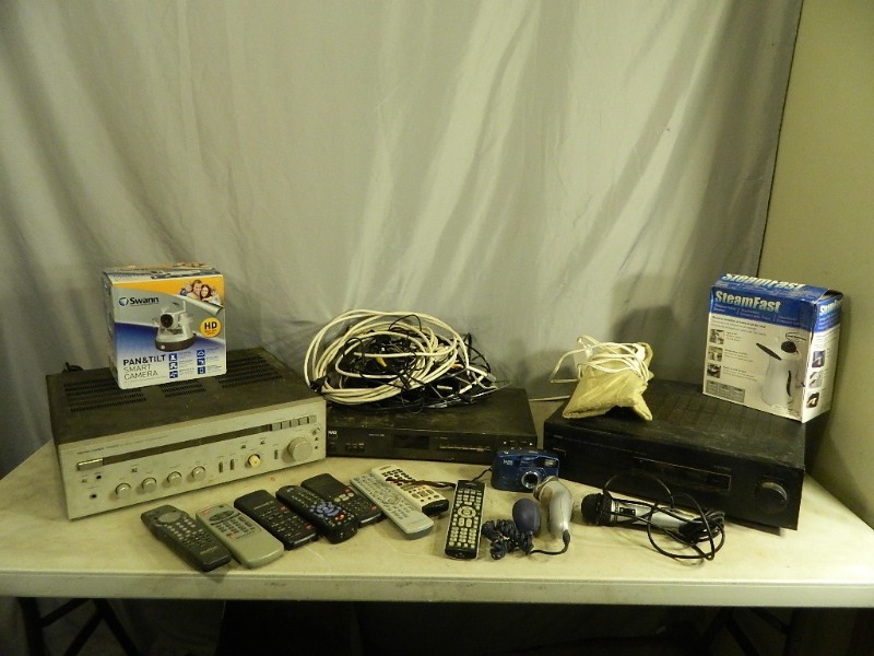 lot 99 image: Assorted Electronics
