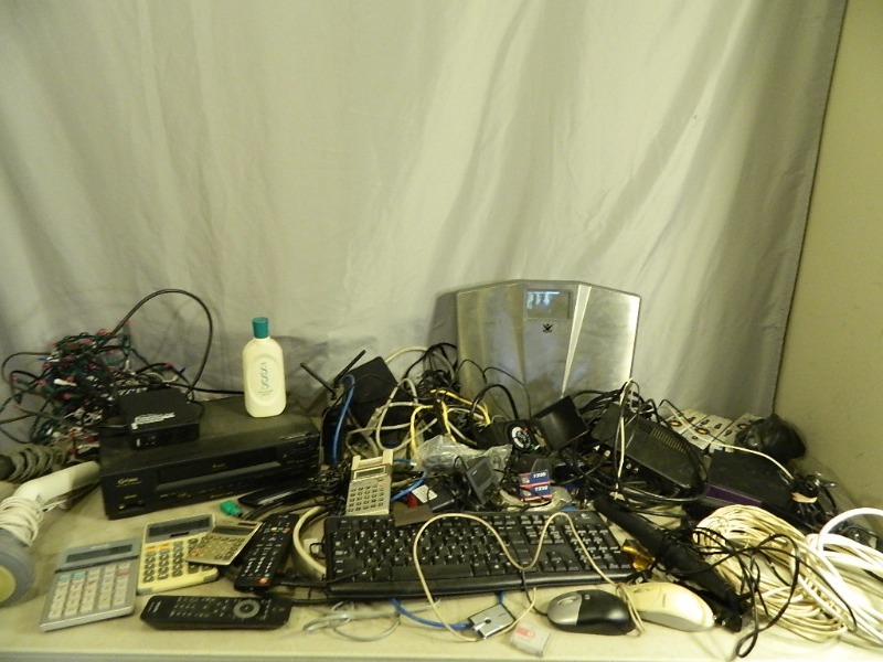 lot 103 image: Assorted Electronics