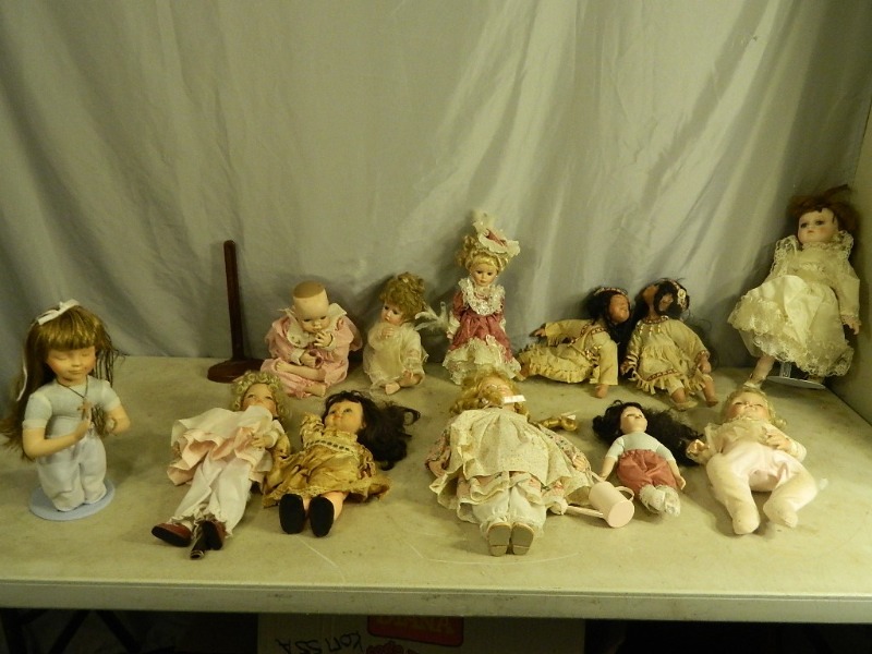 lot 116 image: Porcelain and Collector Dolls