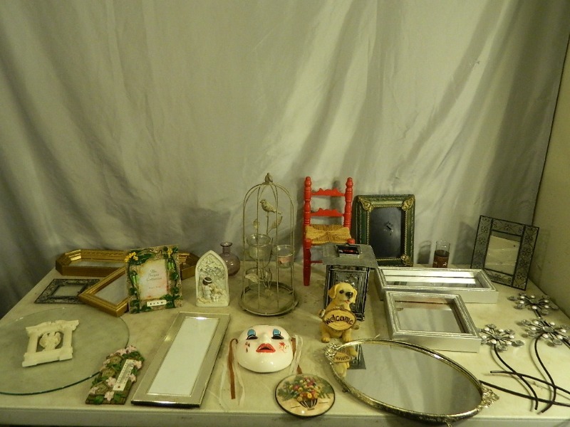 lot 120 image: Home Decor and More