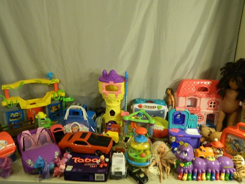 lot 122 image: Toys and Games
