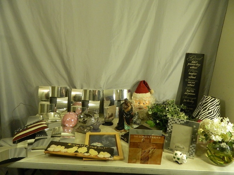lot 140 image: Home Decor and More