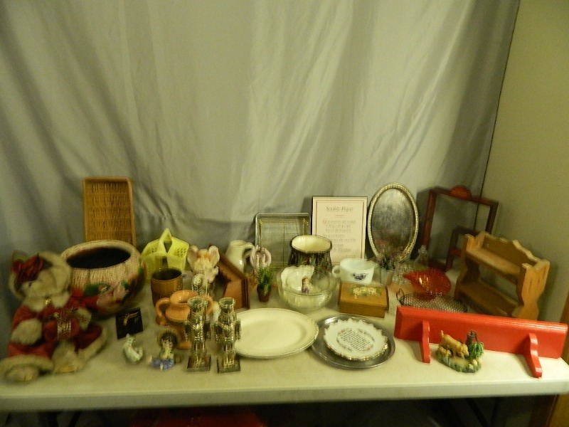 lot 143 image: Pyrex Gravy Dish, Decor, and More