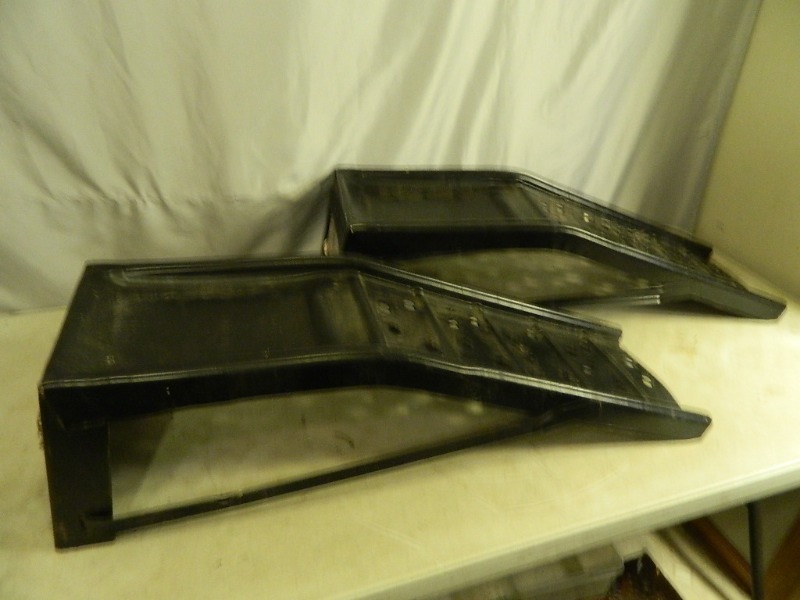 lot 25 image: 7,000 Lb Ramps