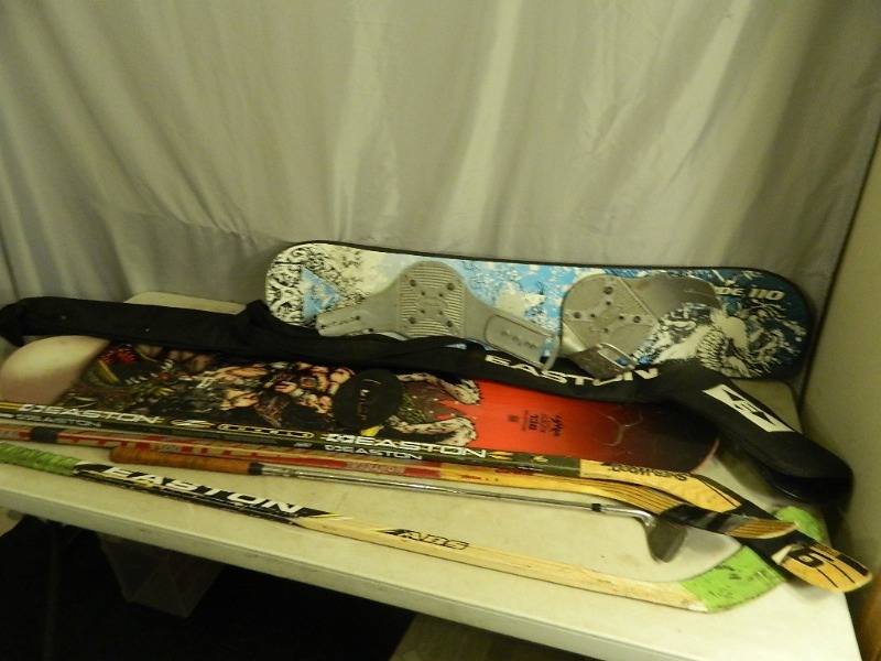 lot 150 image: Sport Items