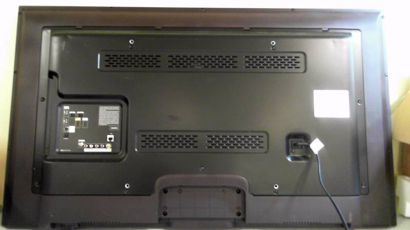 lot 451 image: Samsung Series H6201 50in 1080p 240Hz LED Smart HDTV Original Box No Base Broken Screen