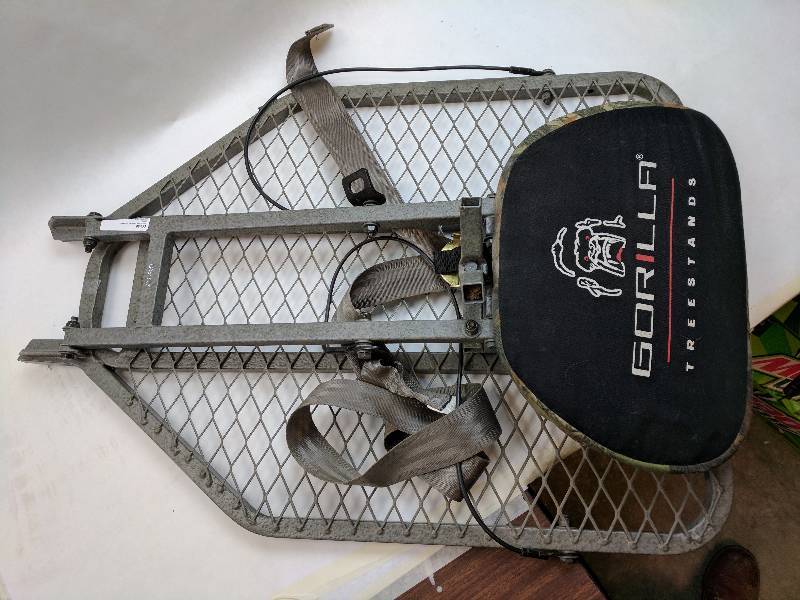 lot 60 image: Gorilla Hunting Tree Stand 250 LBS Max