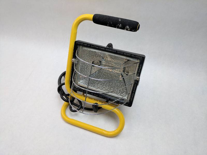 lot 37 image: Garage flood work Utility light - Yellow 300-500 watt max