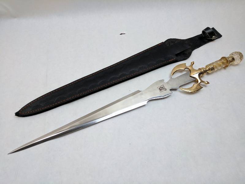 lot 40 image: Decorative Short SwordLong dagger Coyote Cutlery With scabbard Sheath