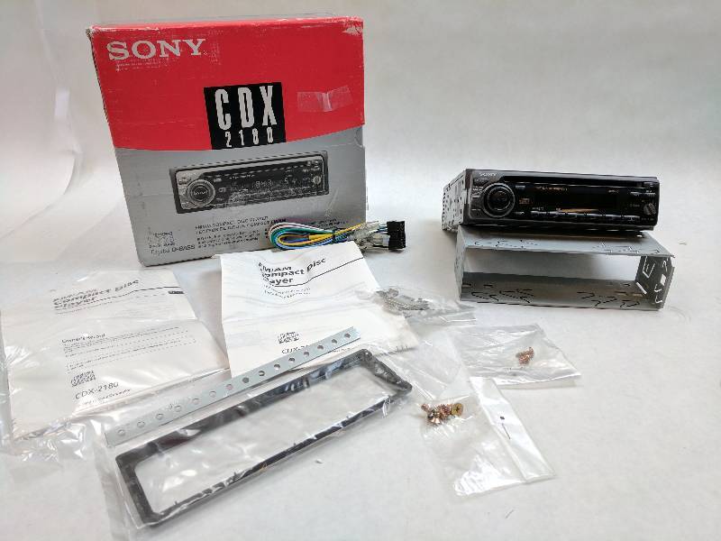 lot 20 image: Sony CDX 2180 IN DASH FMAM COMPACT DISC PLAYER RADIO