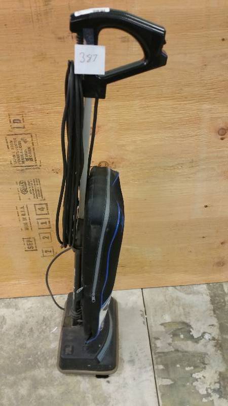 lot 387 image: Oreck Model U4090H2BPDRA 4 Amps XL2 Ultra Hypo Allergenic Upright Vacuum GOOD WORKING CONDITION