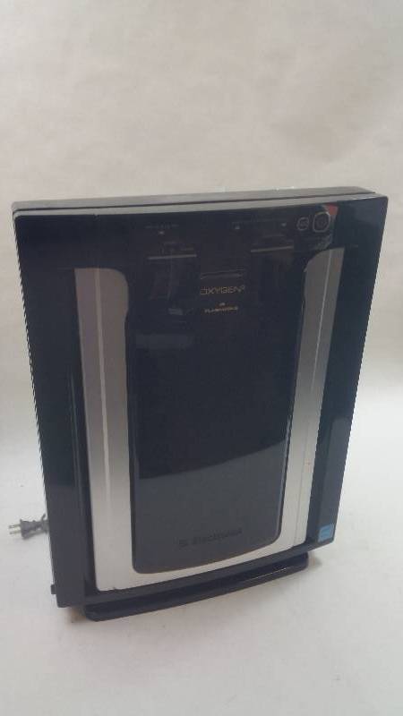 lot 409 image: Electrolux Model El490A 120V Oxygen 3 Air Cleaner Purifier with remote GOOD WORKING CONDITION