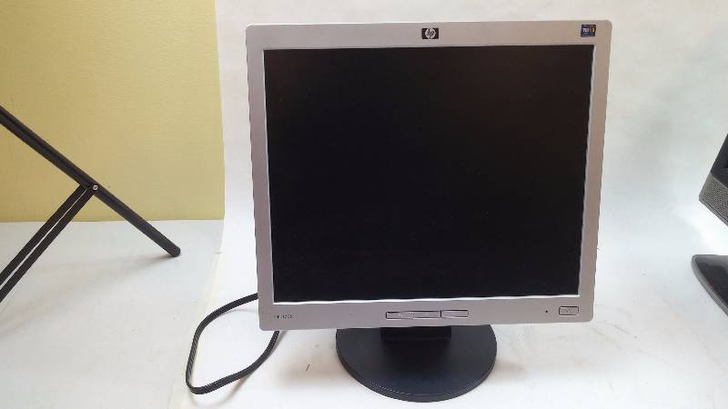 lot 413 image: HP L1706 17in LCD Monitor 1280 x 1024 GREAT WORKING CONDITION