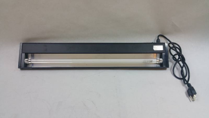 lot 435 image: Zoo Med LF-71 24in 24W ReptiSun T5 HO High Output Terrarium Hood Light GREAT WORKING CONDITION