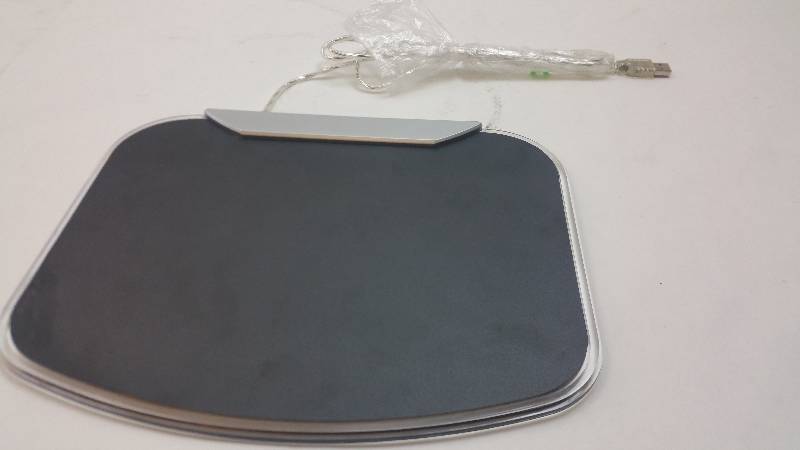 lot 488 image: Generic Brand Blue LED Mousepad with 4 USB ports GOOD WORKING CONDITION