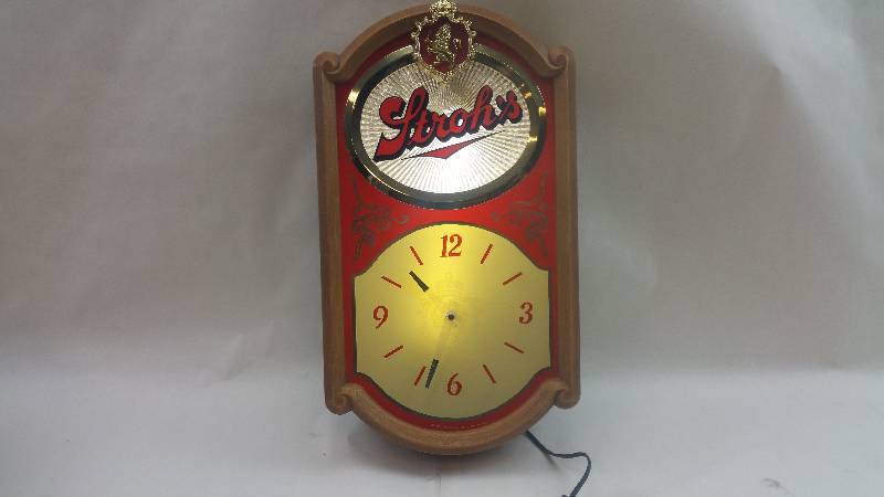 lot 522 image: Vintage Wooden Light Up Strohs Beer Sign and Clock GREAT WORKING CONDITION
