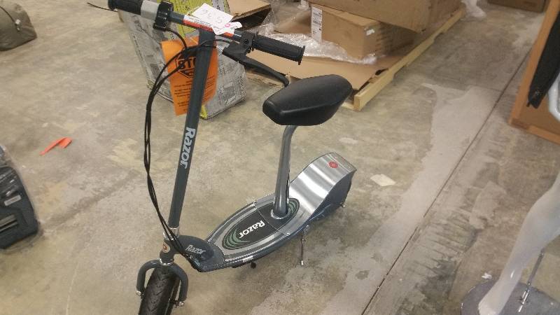 lot 536 image: Razor E300S Electric Scooter with Seat Matte Gray AS IS