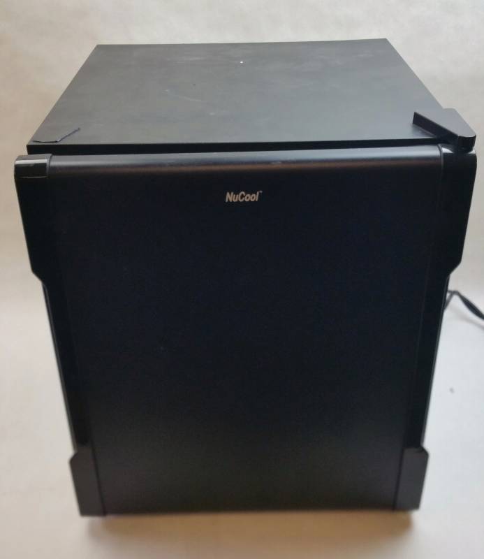 lot 525 image: NuCool C-RNU171B 19in x 19in Mini Fridge FOR PARTS - SEE DESCRIPTION