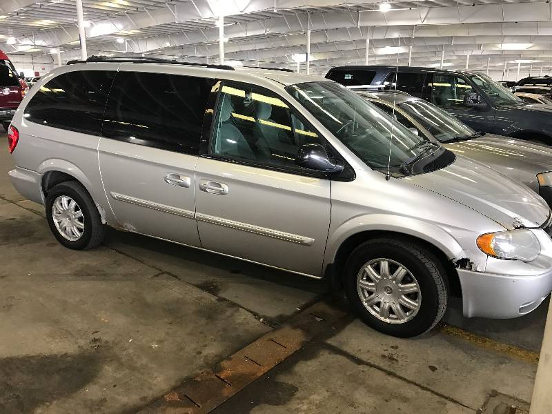 2005 Chrysler Town & Country Touring