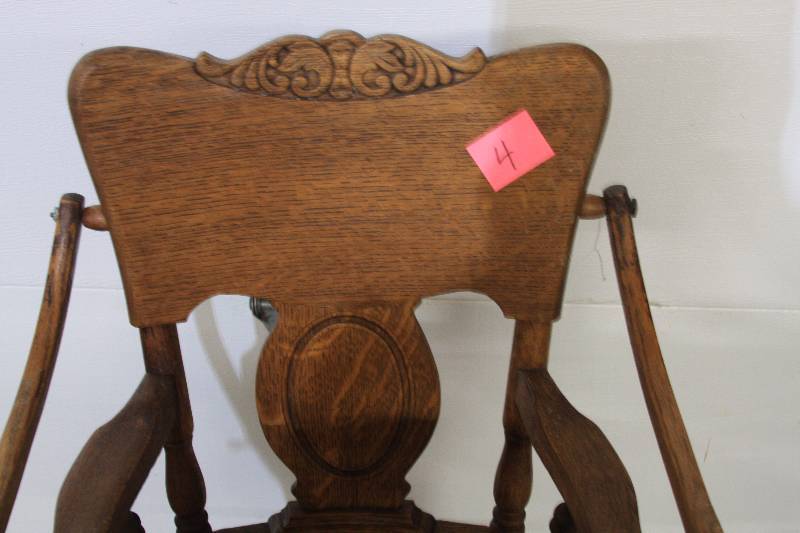 lot 4 image: Antique High Chair