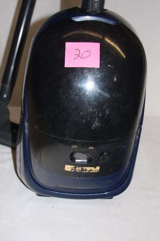 lot 20 image: Kenmore Mini Vac