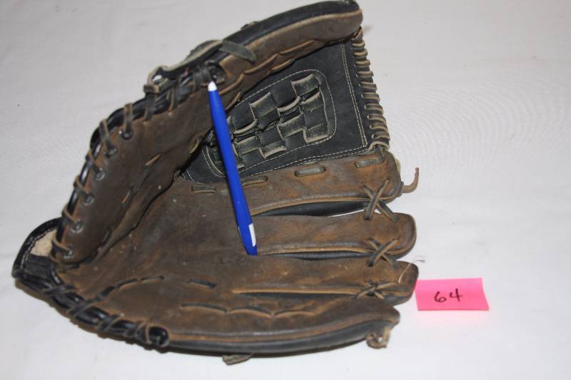 lot 64 image: Neumann Mitt