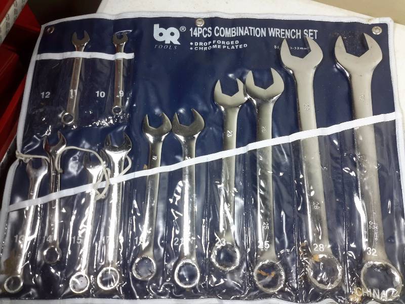 Combination Wrench set, 9mm - 32 mm.. Missing 10, 12 mm  Great Neck Combination Wrench Set, SAE
