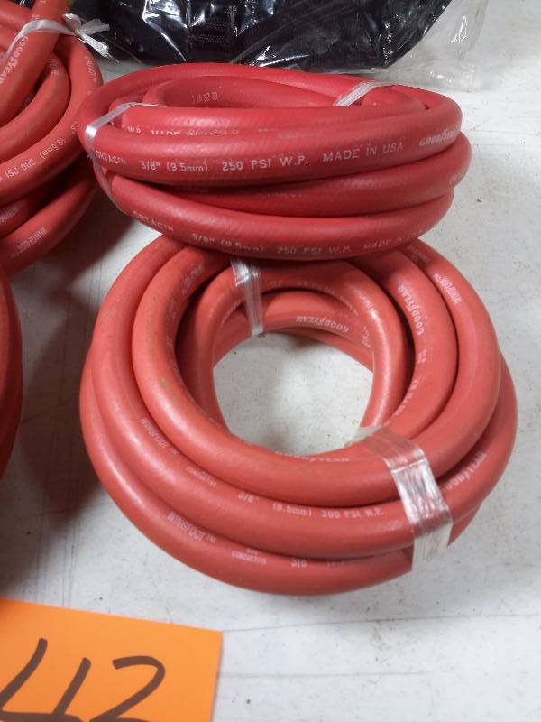3, 300 psi, 10 ft air hose 1, 250 psi 10 ft air hose.. REGAL Tool Bag