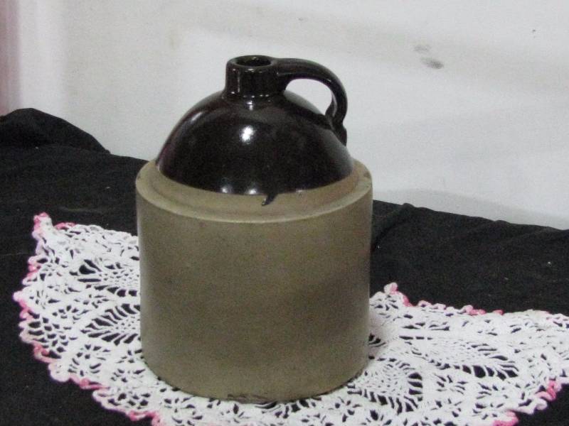 lot 4 image: Red Wing 1gl Ball Top Crock Jug
