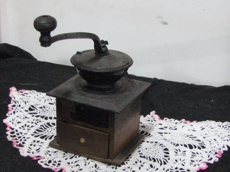 lot 6 image: Arcade Coffee Grinder