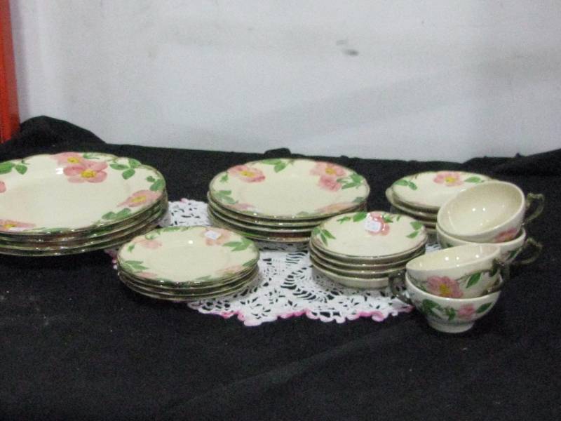 lot 9 image: Franciscan Desert Rose 24pc Dinnerware