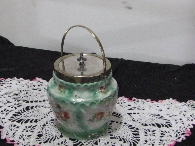 lot 11 image: Made in England Biscuit Jar