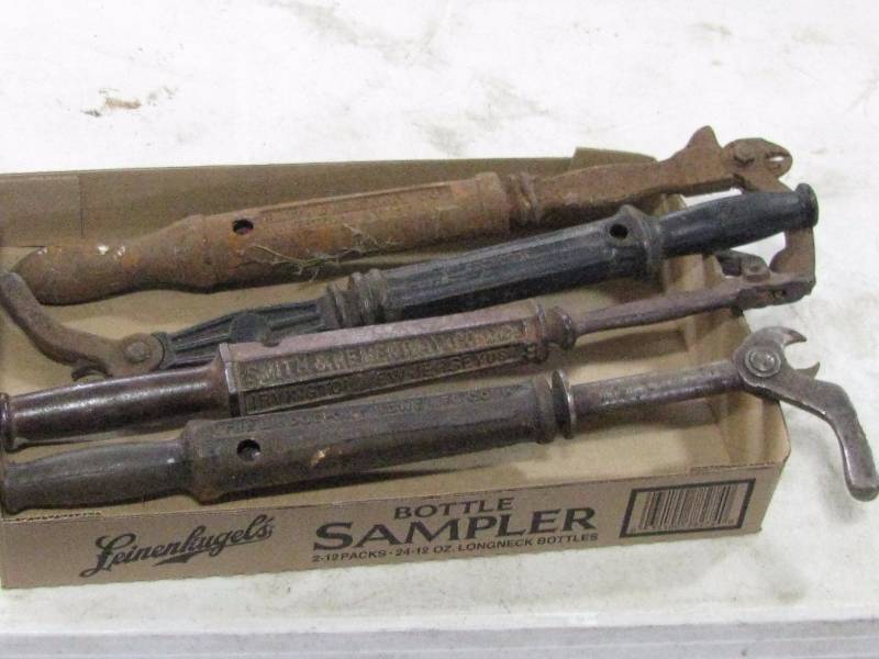 lot 16 image: Cast Iron Nail Pullers