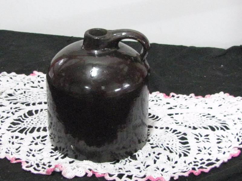 lot 26 image: Red Wing Minnesota Stoneware 12gl Slip Glaze Crock Jug