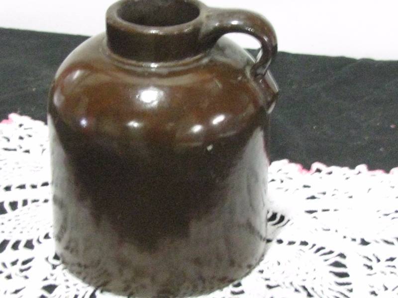 lot 27 image: Red Wing Minnesota Stoneware 12g Slip Glaze Wide Mouth Crock Jug