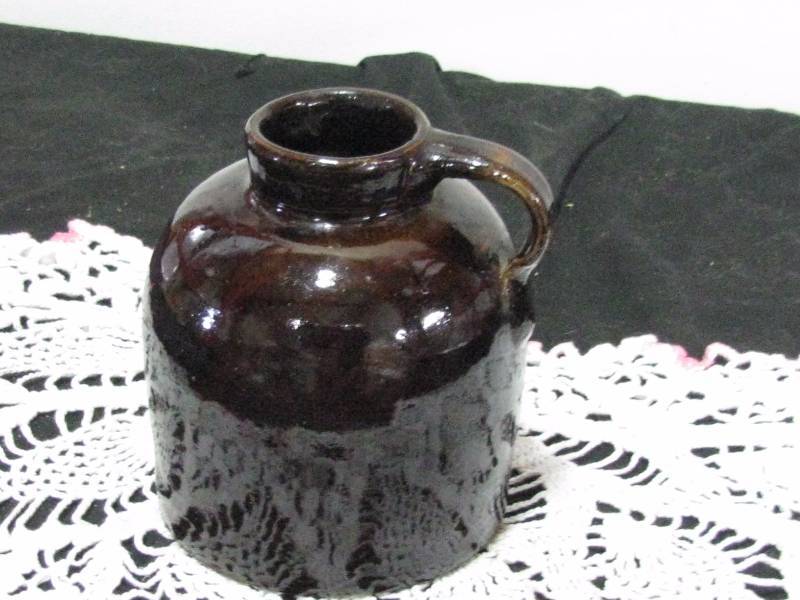 lot 28 image: Red Wing Stoneware Slip Glaze Wide Mouth Crock Jug