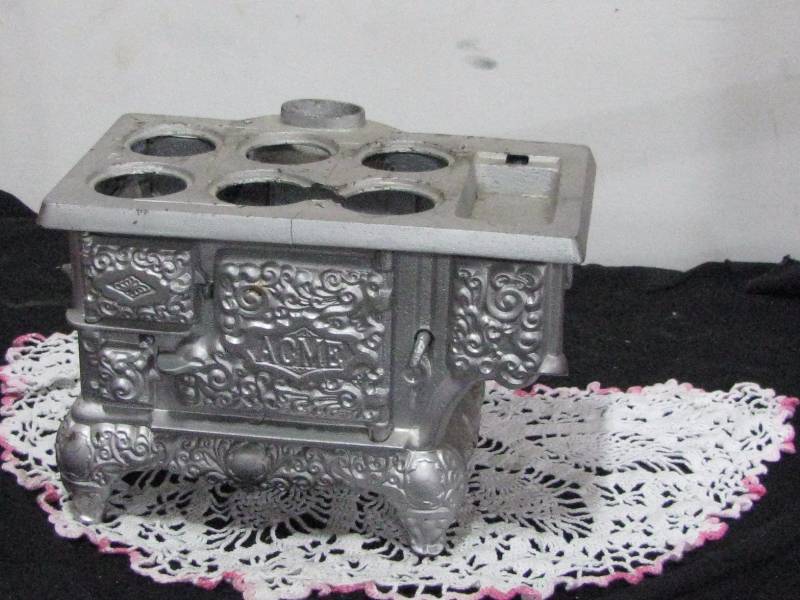 lot 31 image: Acme Salesman Sample Stove