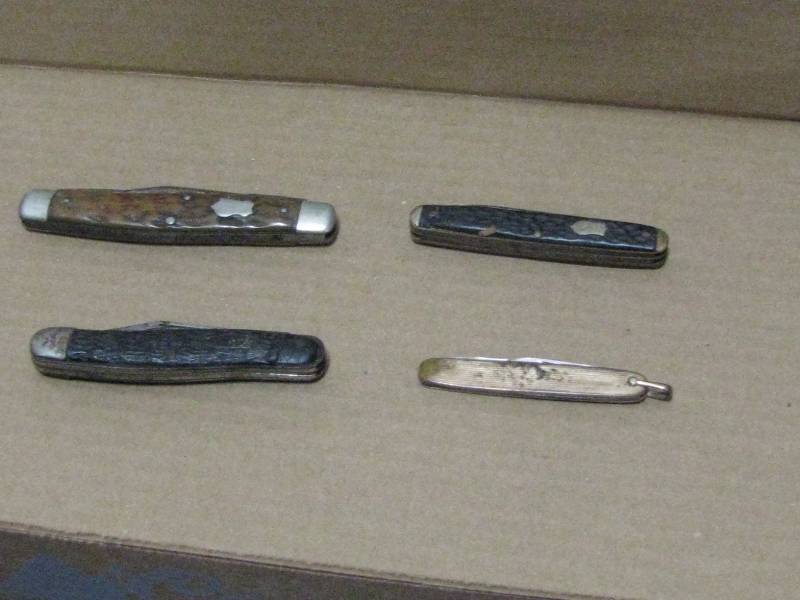 lot 40 image: Pocket Knives