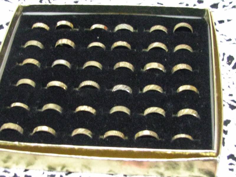 lot 43 image: Box of Rings