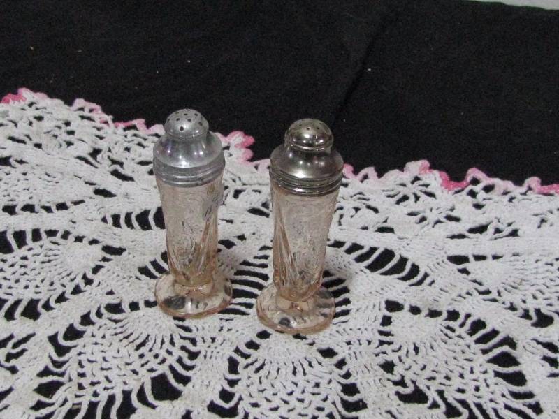 lot 49 image: Pink Depression Royal Lace SaltPepper Set