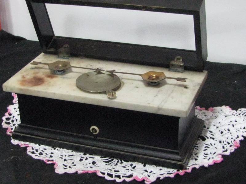 lot 57 image: Henry Troemner #12 Apothecary Scale