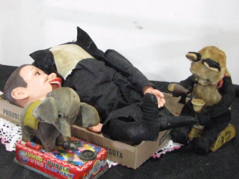 lot 81 image: Toys