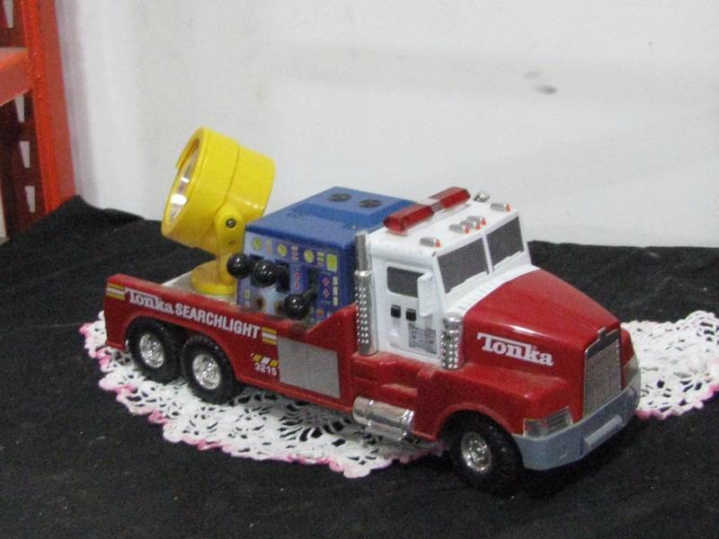 lot 86 image: Tonka Search Light