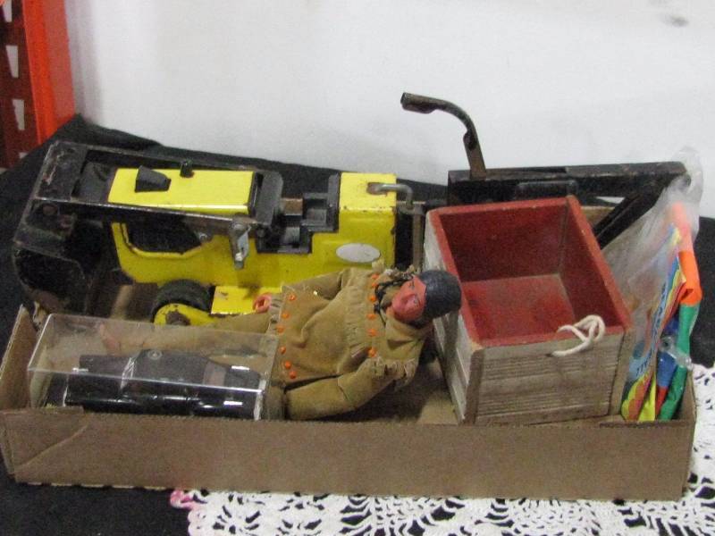 lot 91 image: Misc toys